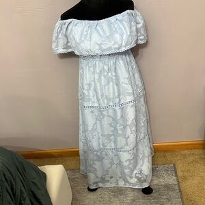 Elegant Off-Shoulder Lace Dress